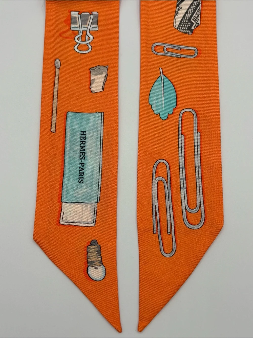 Hermes In the Pocket Twilly Silk Orange Multicolor Everyday Objects Leigh Cooke - Picture 3 of 6